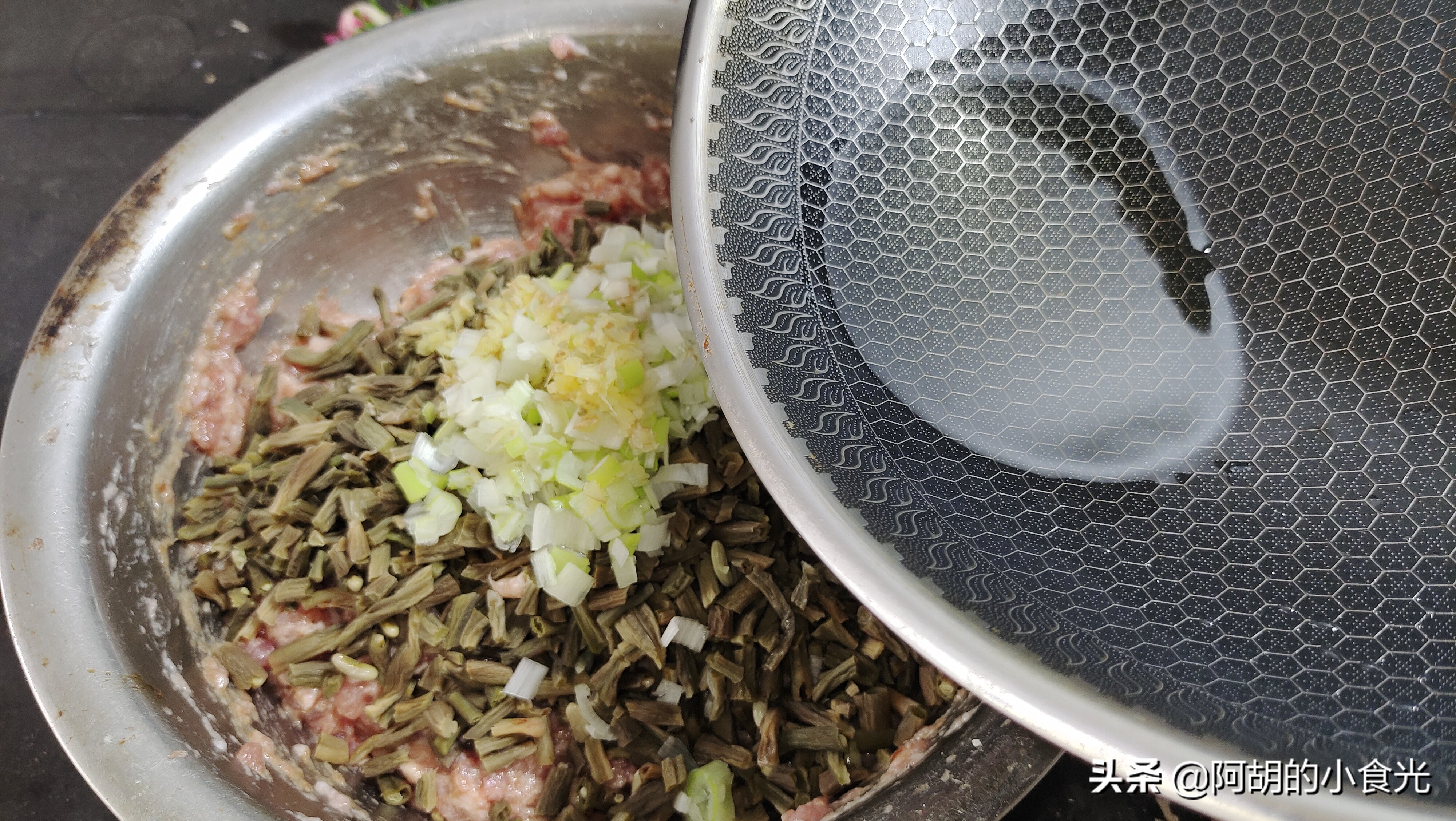 长豆角焯水后晒半干怎么做好吃,长豆角晒干好吃吗