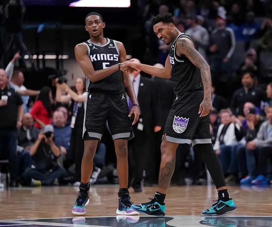 真有人觉得勇士没有主场哨？靠主场哨吊着一口气，不然垫底