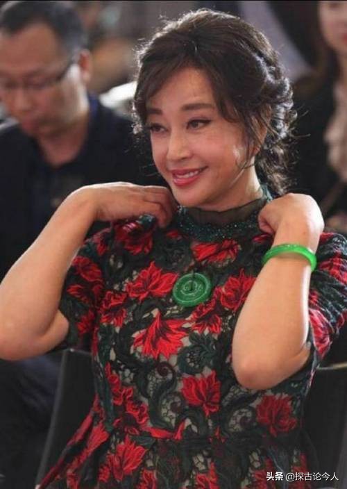 刘晓庆70岁演少女是不是真的,40岁刘晓庆惊艳美照