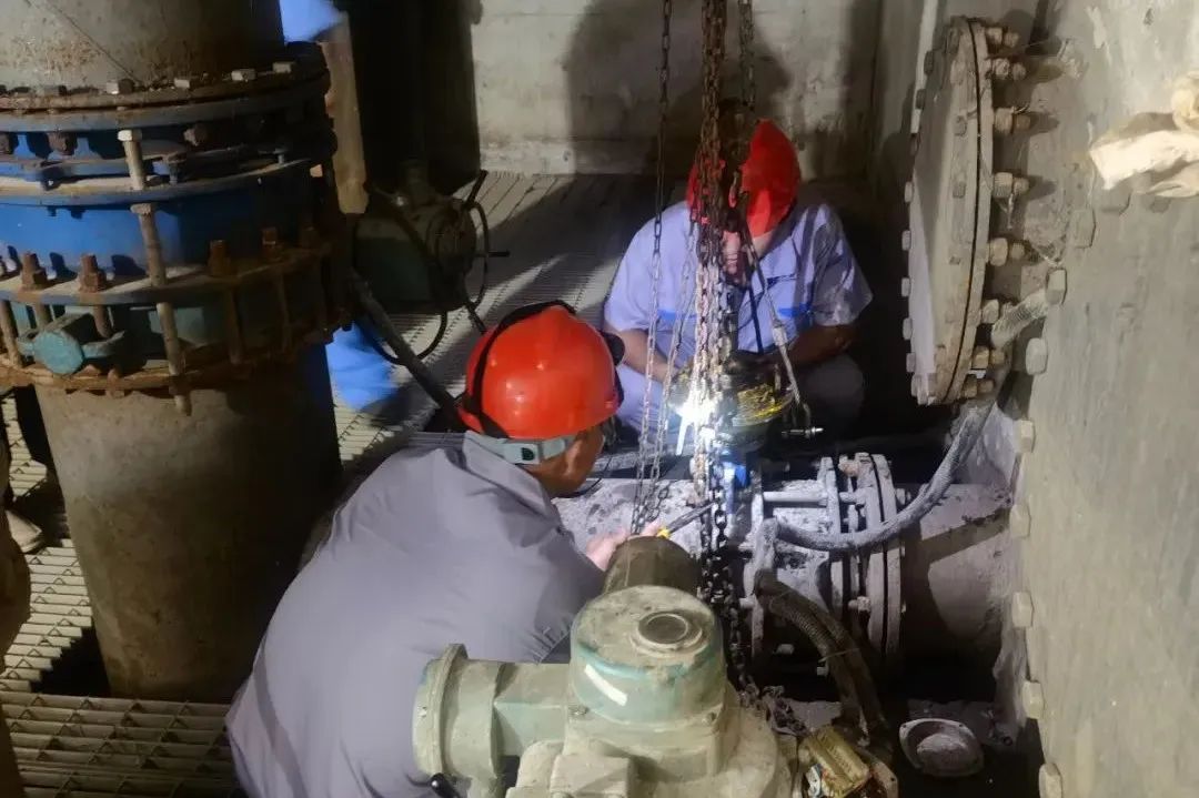 战高温斗酷暑坚守一线保畅通,战高温斗酷暑坚守救援抢险一线