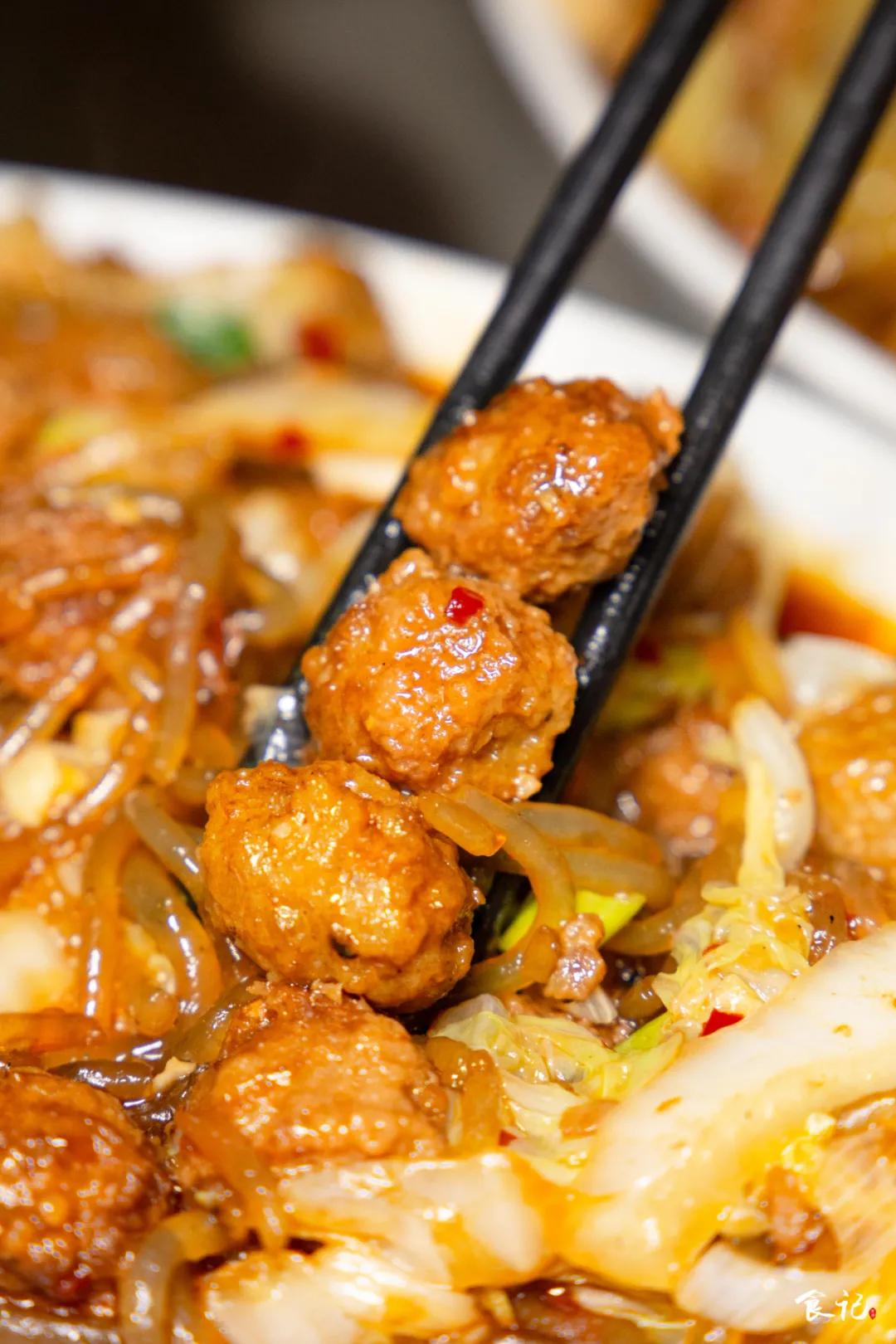 40m²的小店,厨房就占一半!建昌家属院旁的这家馆子开了23年