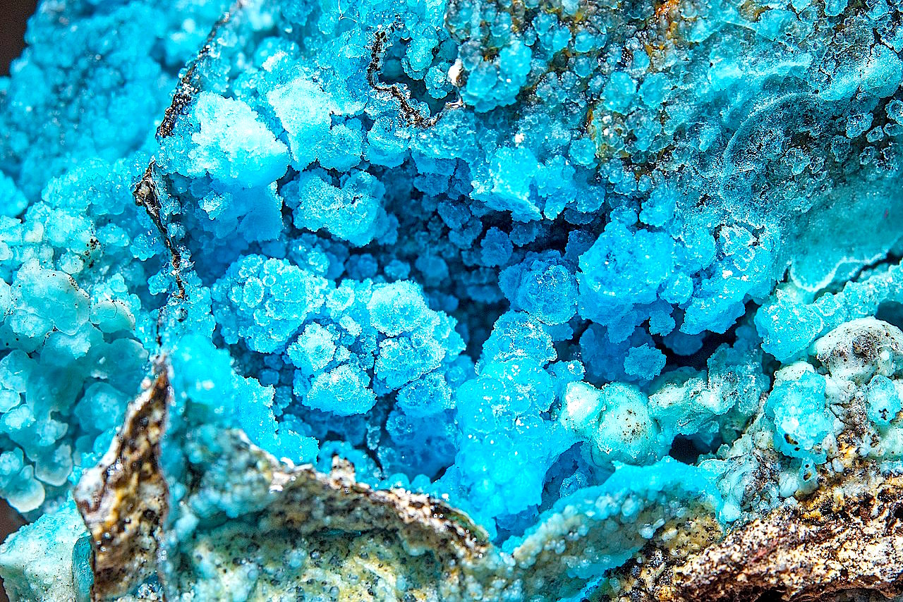 曾价比黄金，制成皇冠，现却成易拉罐专属材料，铝是如何走下神坛