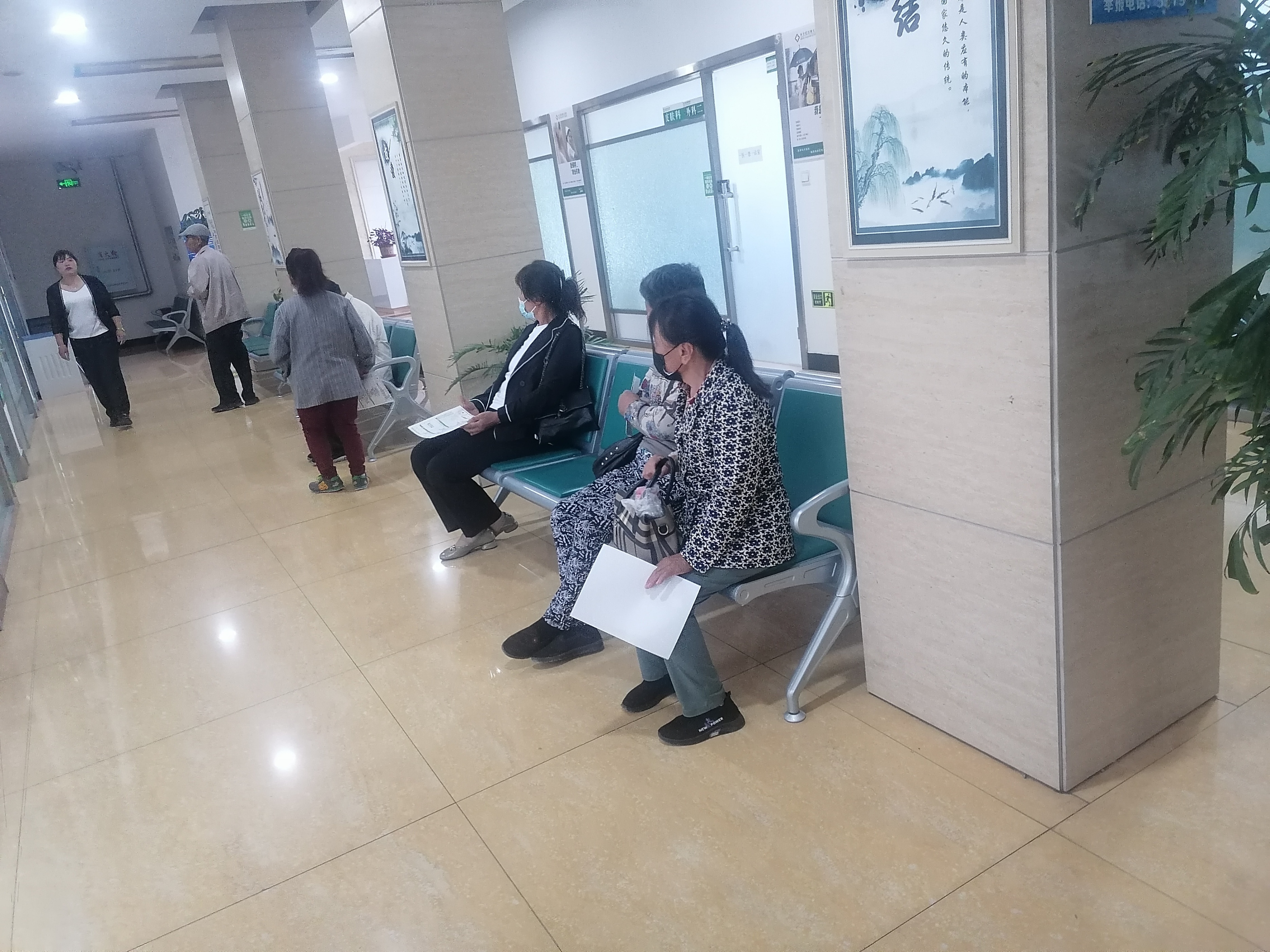 爱心义诊进乡村为民服务暖人心,爱心义诊为偏远乡村群众送健康