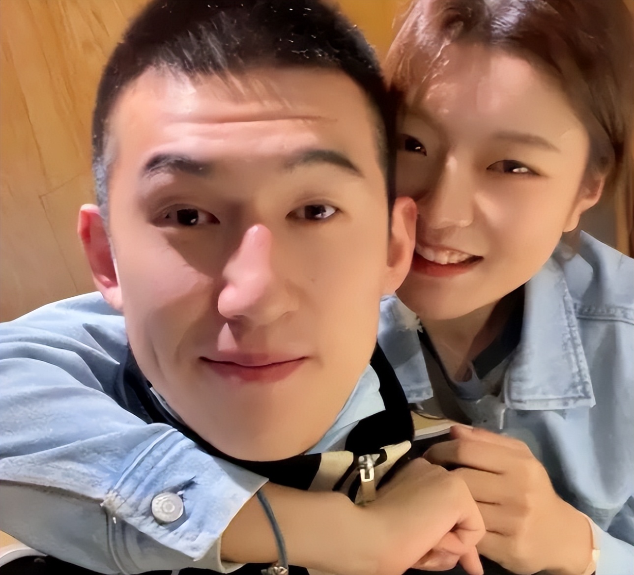 24岁富豪参加节目,付豪和女友的视频