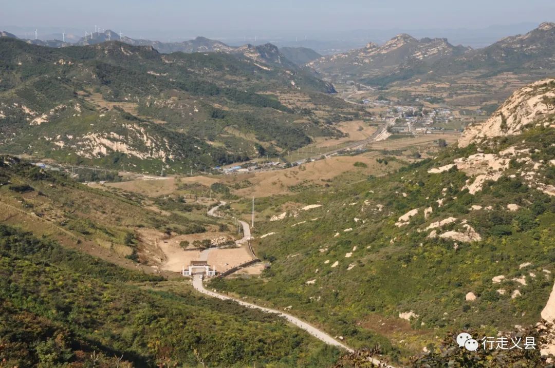 金秋十月看万山红遍层林尽染,金秋十月看红叶的诗句