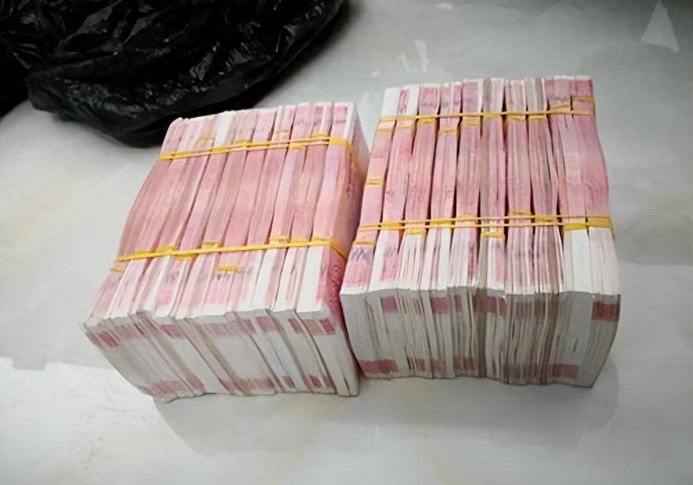 普通家庭应对金融危机,自己家中发现大量现金怎么处理