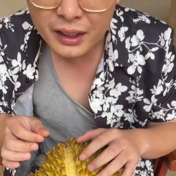 新鲜的泰国金枕榴莲已经上架，发*级A**果，保四房肉。#泰国...