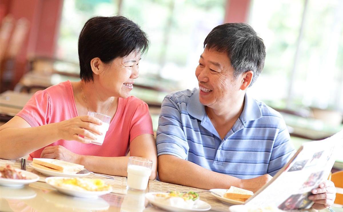 大妈被儿媳百般刁难,老人被女儿女婿嫌弃怎么办