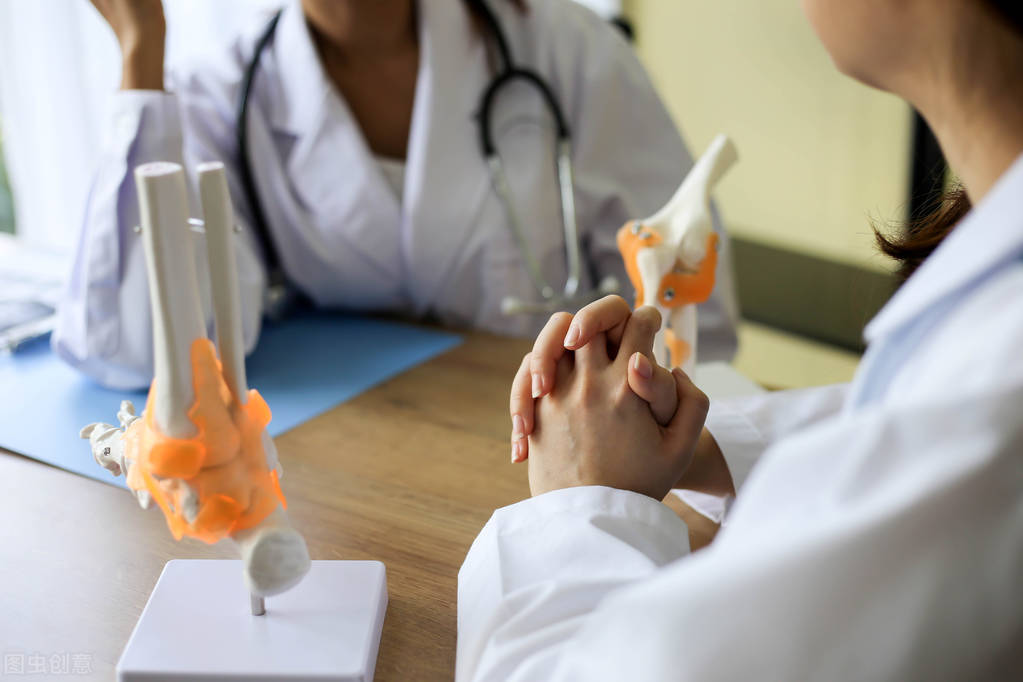 青少年抑郁症不愿意去看病怎么办,心理医生儿童抑郁症的10个前兆