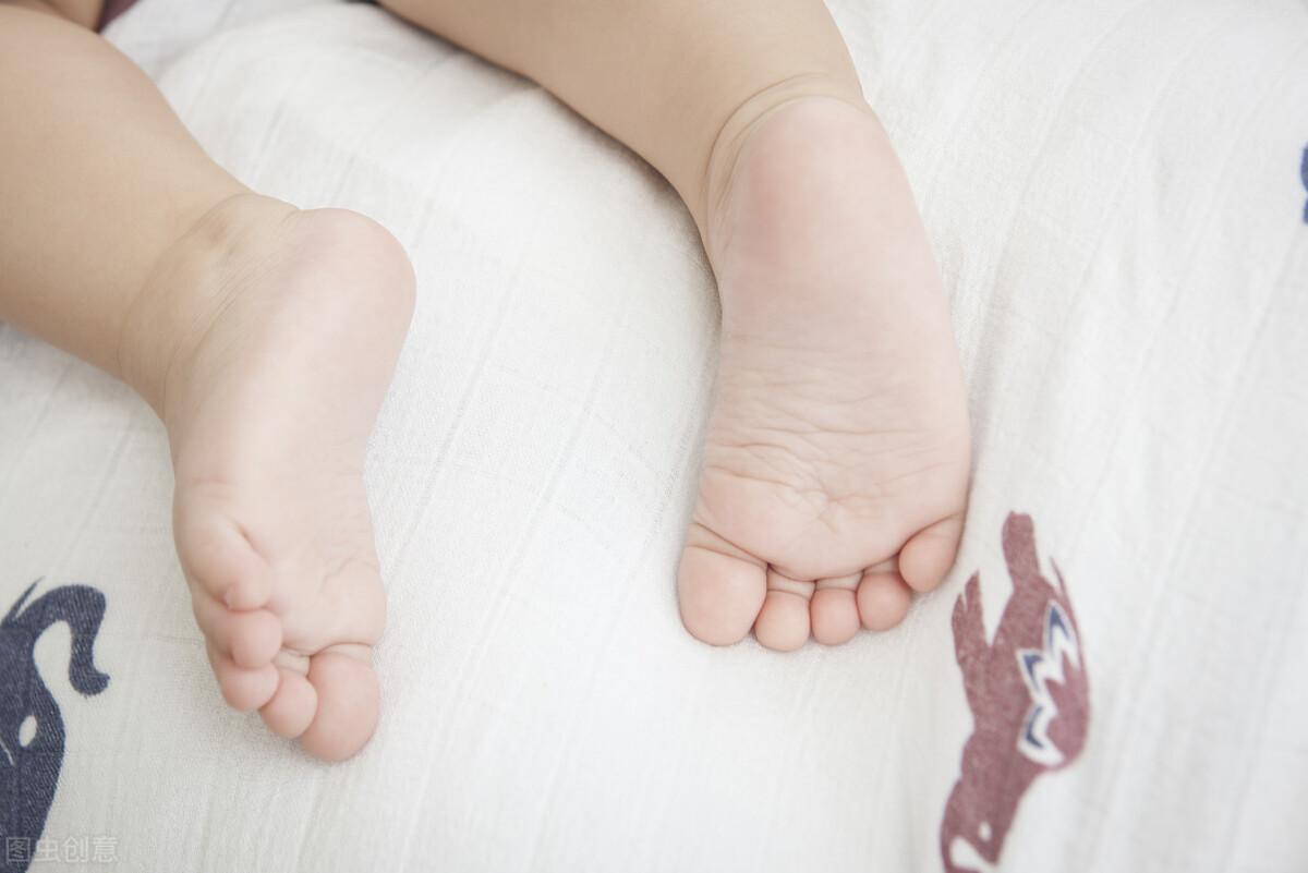 脚后跟干裂缺什么维生素,脚后跟干裂暗示什么疾病