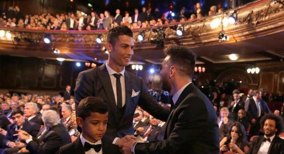 十二岁的c罗和迷你罗踢球,迷你罗对c罗的重要性