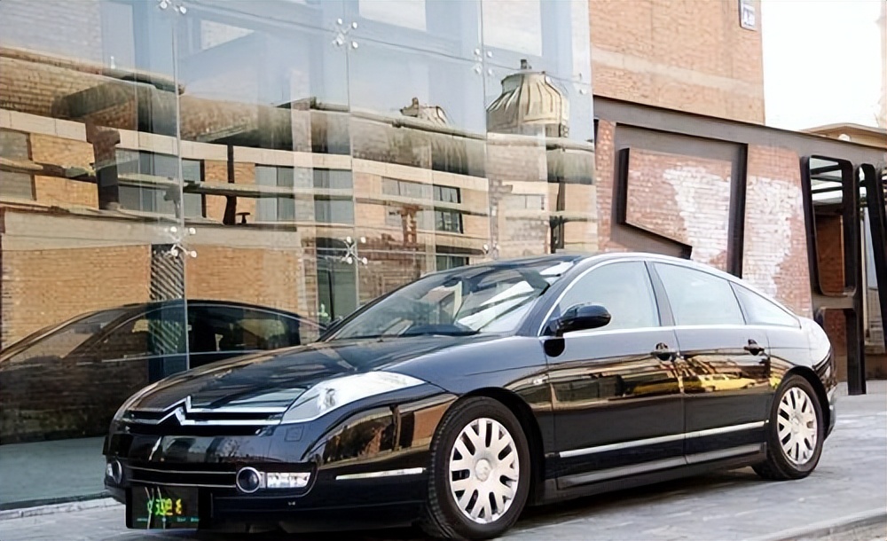 开BBA的不一定是有钱人，买这4款车才算有魄力，网友：真不差钱