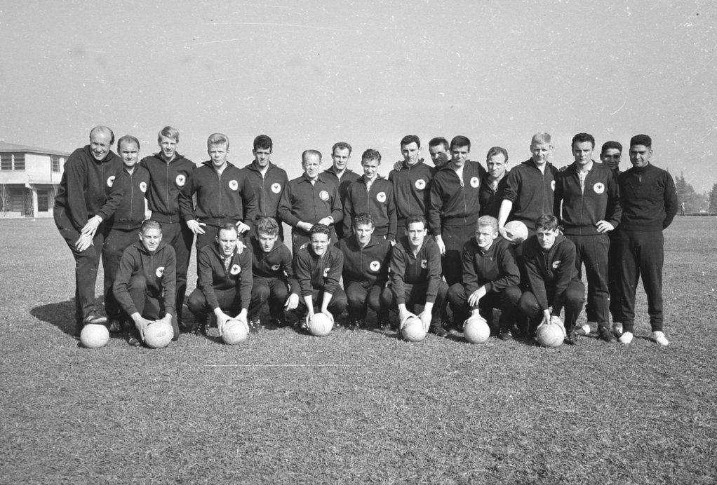 足球历史最佳阵容防守型中场,金球奖历史最佳二阵