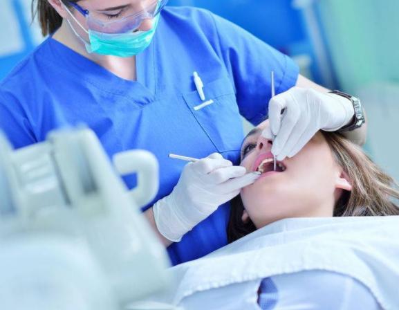 牙龈肿痛多久都不好什么原因,牙龈肿痛可能是哪种疾病的前兆