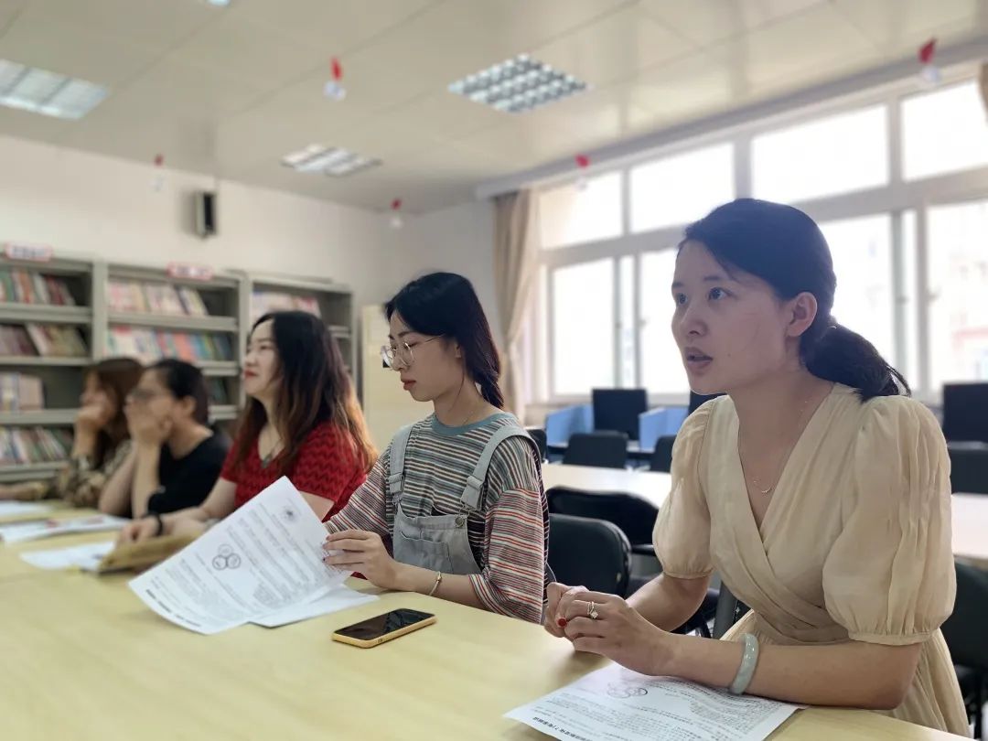 学习英语新课标，把握教学新方向---英语组学习2022版英语新课标