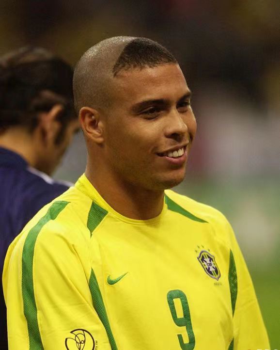 实况足球2019罗纳尔多怎么用,足球外星人罗纳尔多的聚合视频