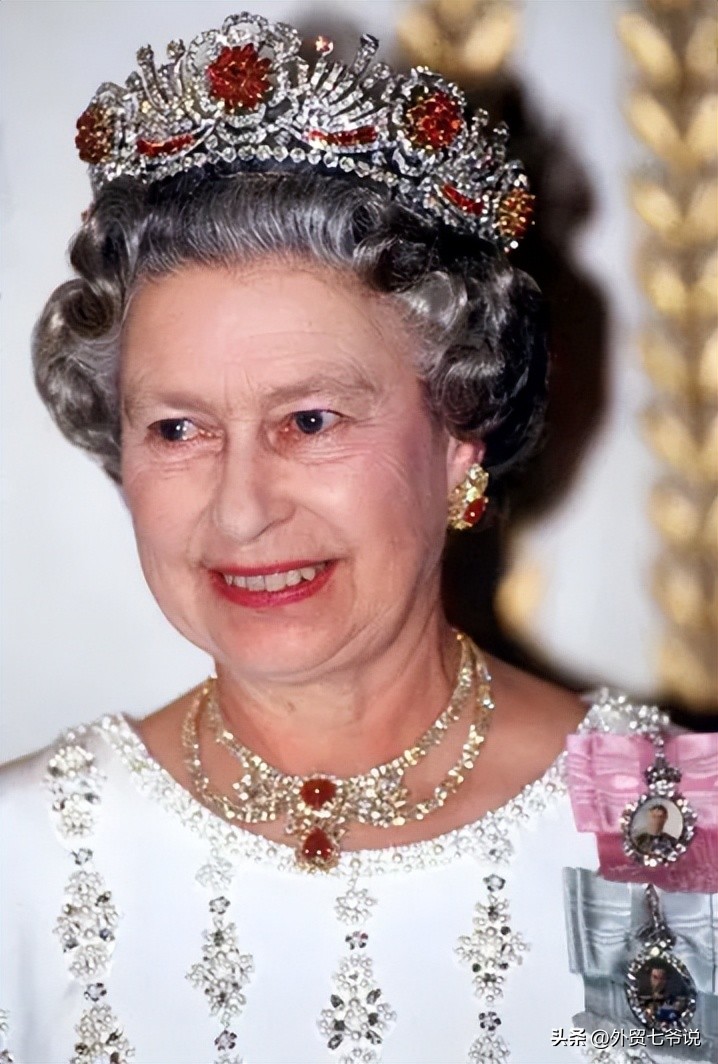 王冠查尔斯戴安娜,英国国王有多少个王冠