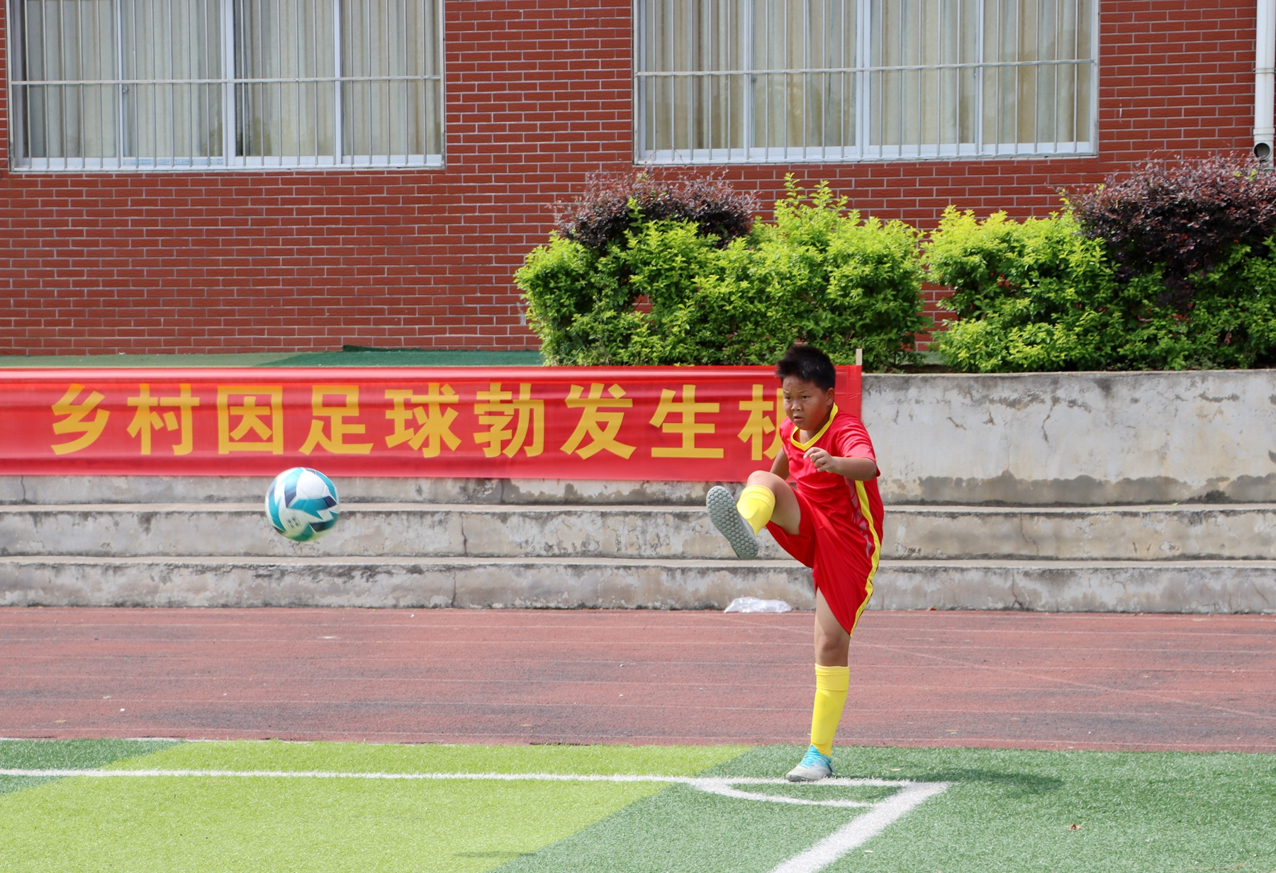 逐梦杯足球比赛小学,小学足球联赛开幕报道