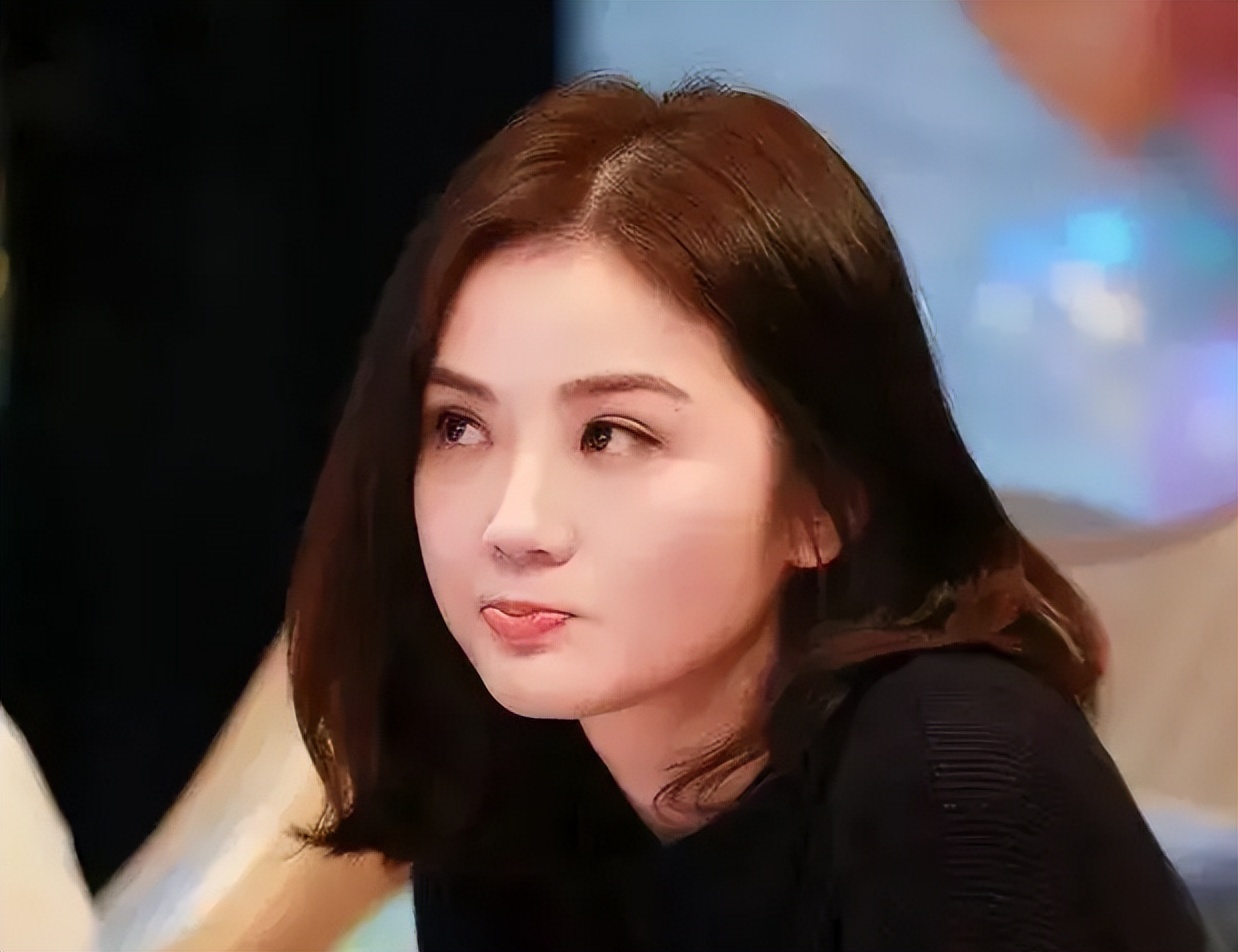 娱乐圈塌鼻子宽鼻翼好看的女明星,塌鼻子也能美出圈