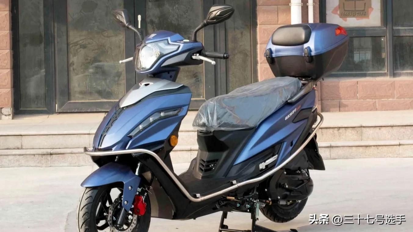 预算10000的踏板车,10000块钱左右什么样的125踏板车