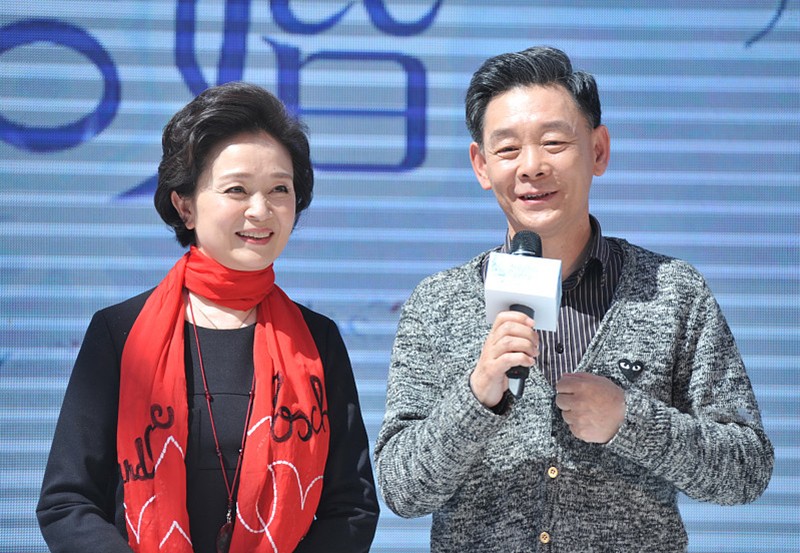 老戏骨刘莉莉深谙西装穿搭精髓,刘莉莉穿搭