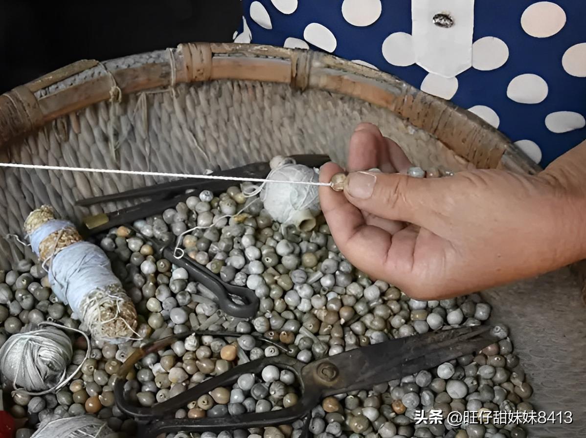 80年代自制门帘挂历纸,旧挂历挂帘