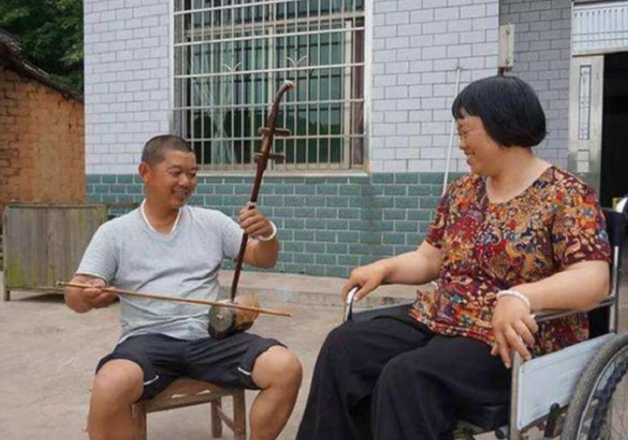 女儿结婚途中遇车祸，隐瞒26年未回娘家，男子做了26年未婚夫