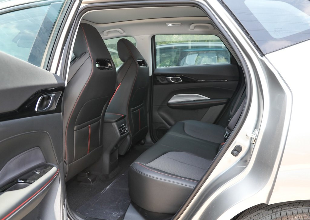 长安和大众suv哪一个好,长安cs55plus对比丰田锋兰达