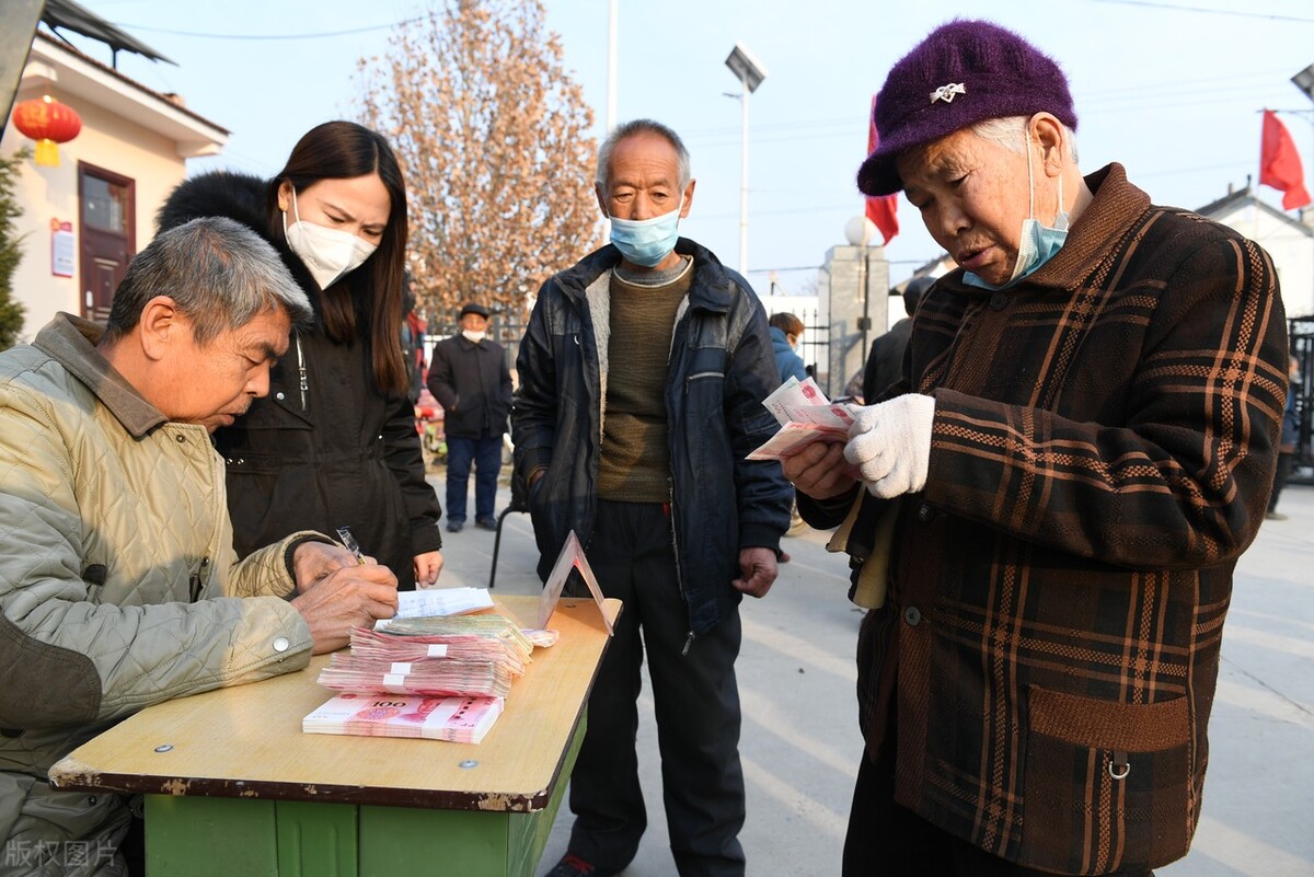 耕地撂荒处理法律法规,撂荒二年以上的耕地要强行收回吗