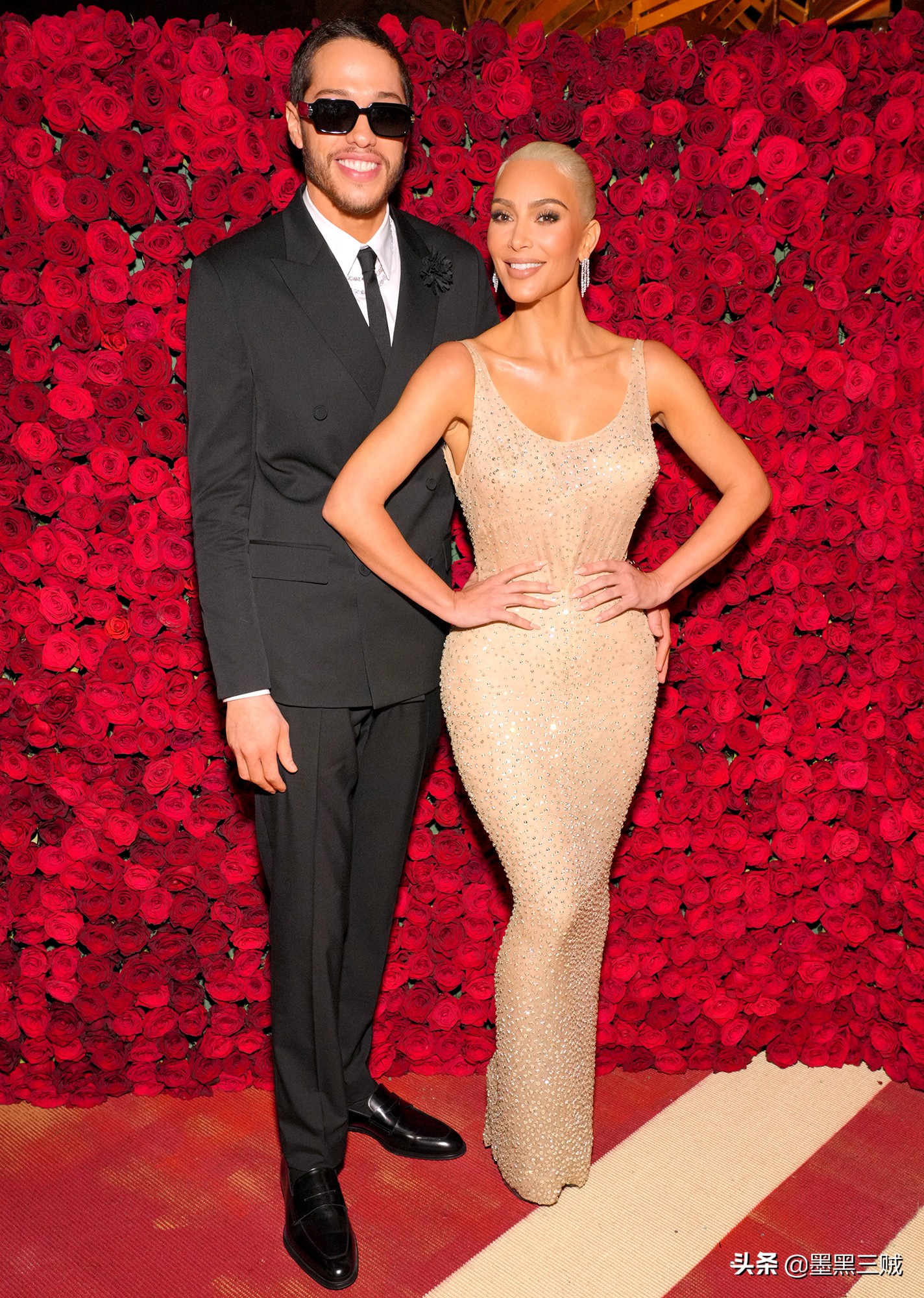 金卡戴珊穿玛丽莲梦露礼服视频,金卡戴珊穿玛丽莲梦露礼服