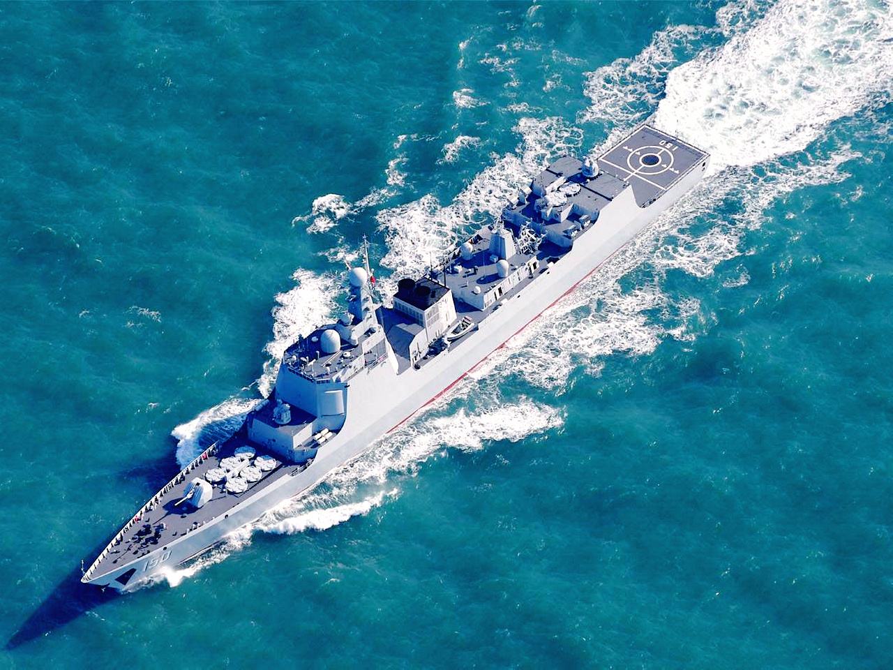 我军舰队驶入公海，某国驱逐舰阻拦，开国中将喊话：后果自负