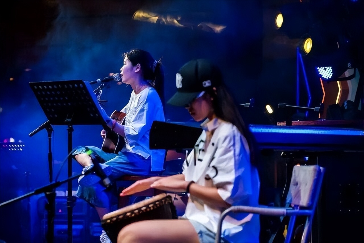 歌词毫无逻辑的歌,歌词不符合实际的歌