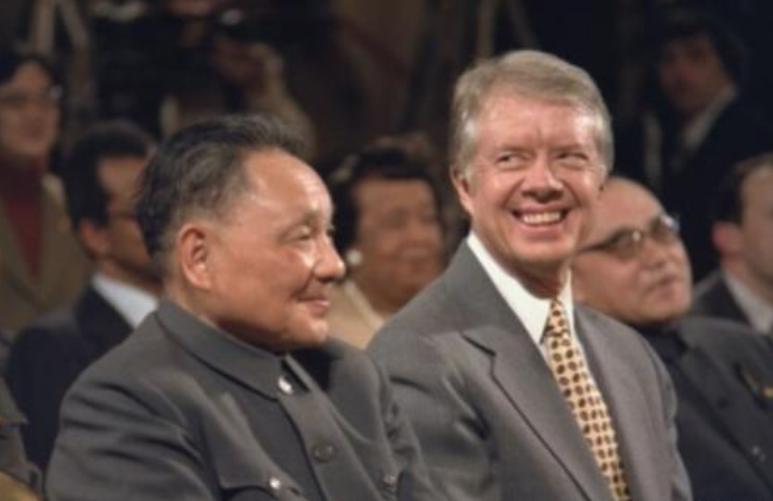 89年*小平邓**向*党**中央递交辞职信功成身退，他的退休生活是怎样的？