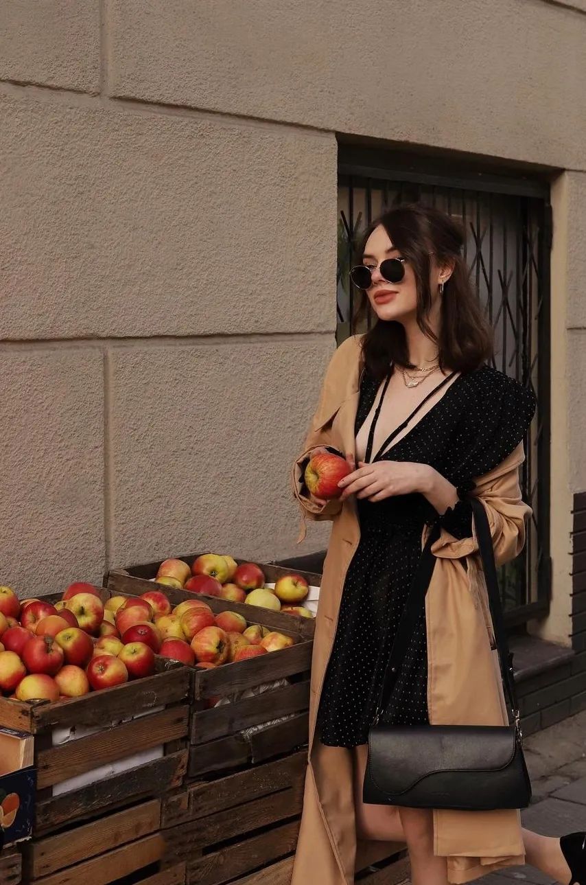 驼色连衣裙搭配的高级穿法,原来都这样穿驼色太年轻洋气了