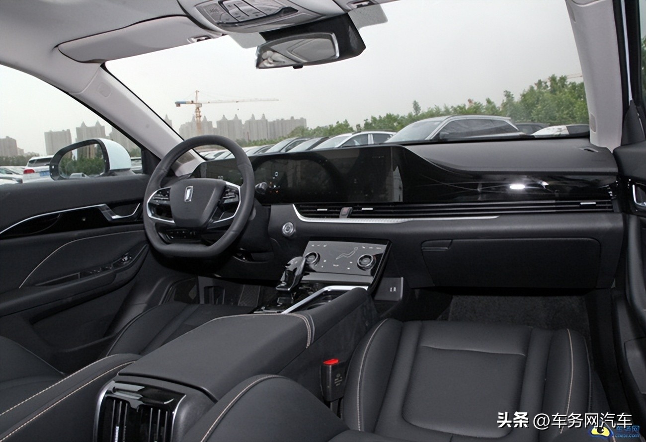 国产中型轿车新款奔腾b70值得买吗,一款车如何俘获人心且看奔腾b70