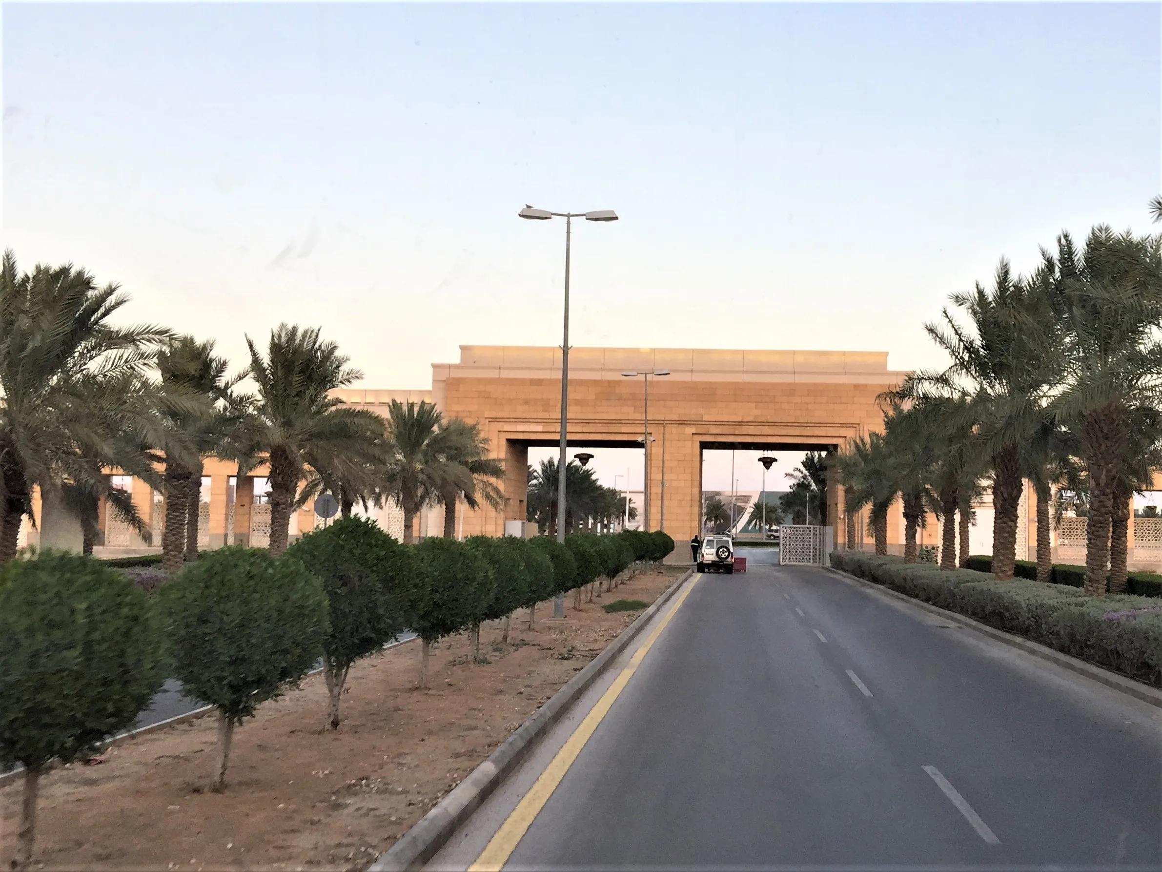 沙特是名副其实的石油王国,沙特阿拉伯富裕的石油王国