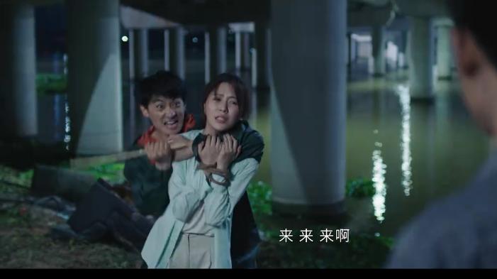 女子被竹签刺穿,女子被竹签捅死警方根据电脑破案