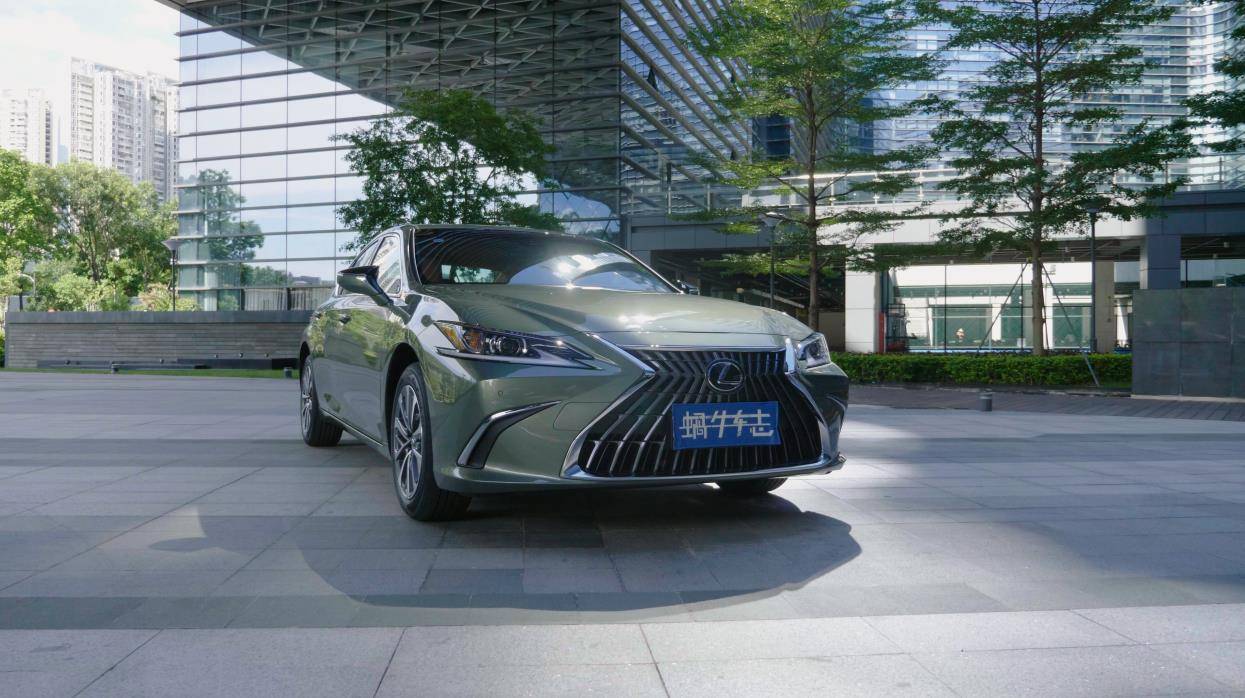 雷克萨斯5系2019,雷克萨斯es200和宝马5系对比