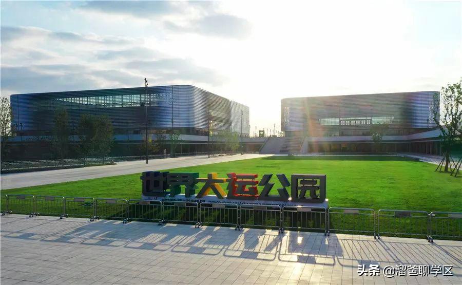 乘着大运会这缕“东风”，应该没有谁比东安湖还快