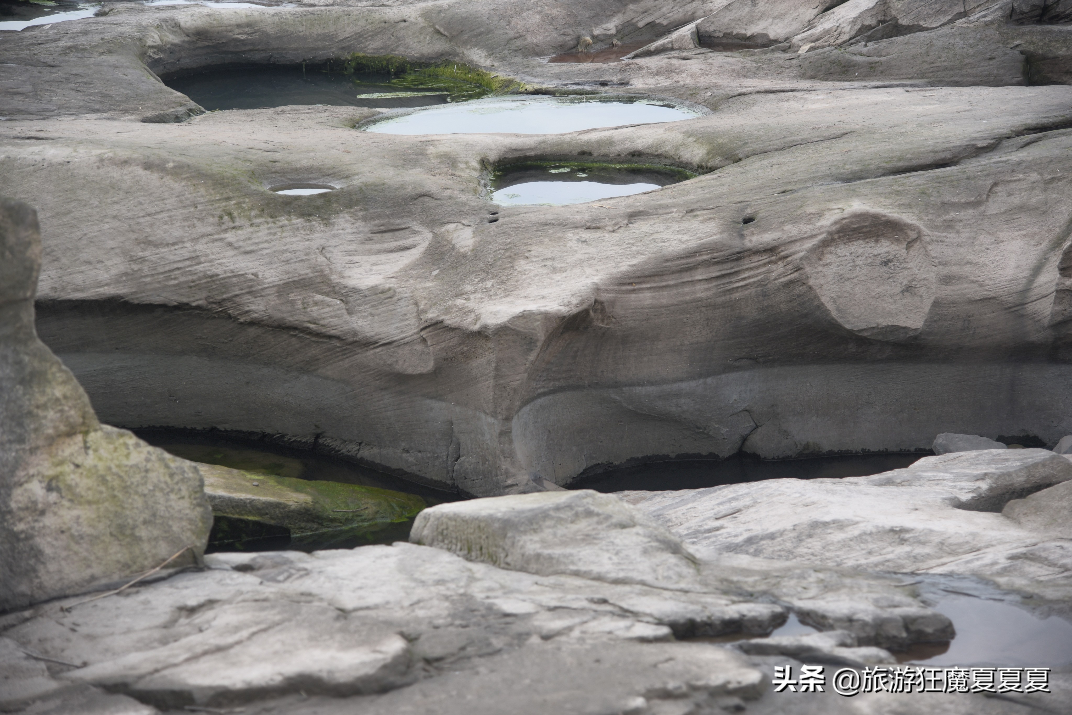 泸州纳溪绝美的江滩公园，奇形怪状宛如外星地貌，堪称水上外太空