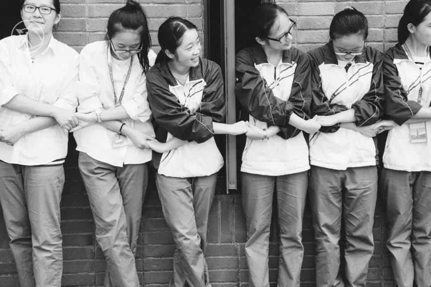 这个校园“*拍偷**狂魔”,拍下了95后的绝版青春