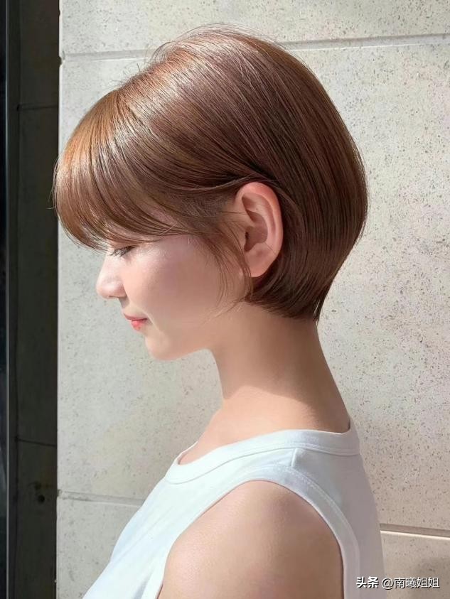 流行齐耳短发烫发型,最流行的齐耳短发烫发