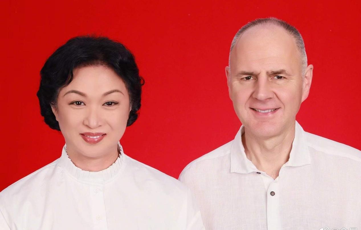 金星复婚：18年分居，重燃旧爱火花