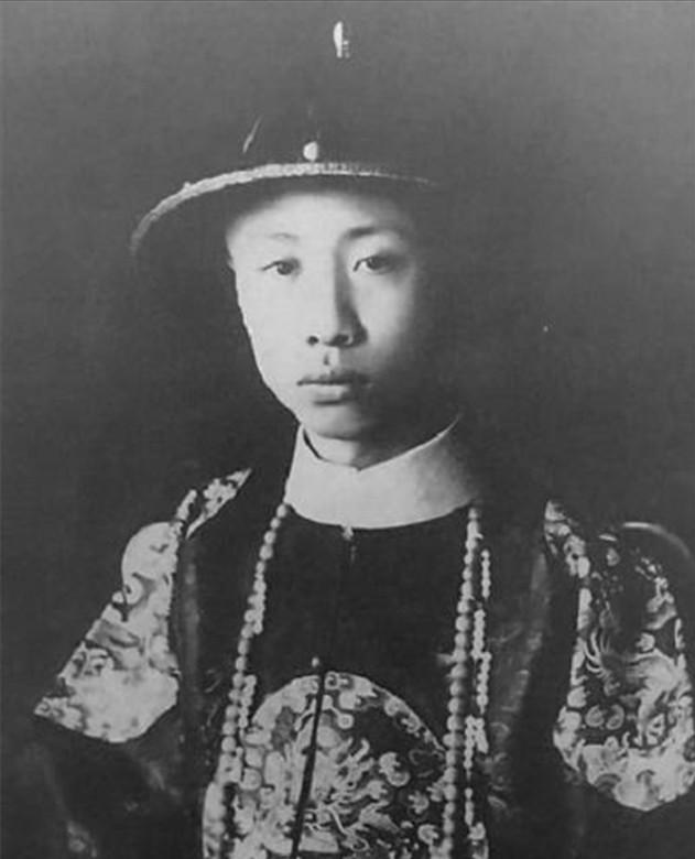 日军罪行照片：攻陷香港后兽性毕露，当场轮番侵犯新婚女明星