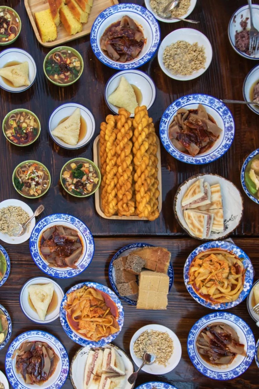 碳水*弹炸**配肉食，甘肃人的年味有多“攒劲”？