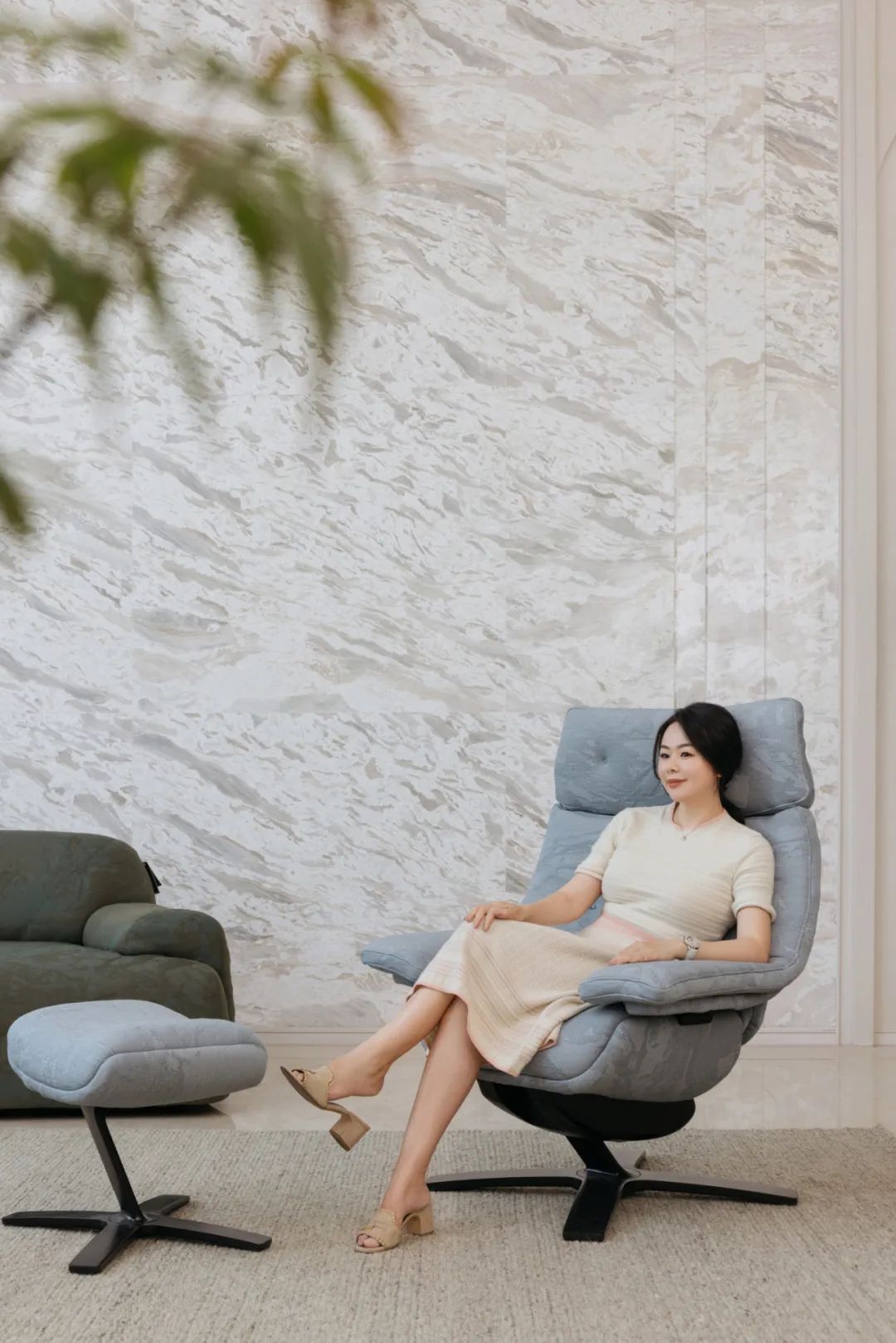 孟晚舟穿的白色连衣裙是什么品牌,孟晚舟同款连衣裙大码