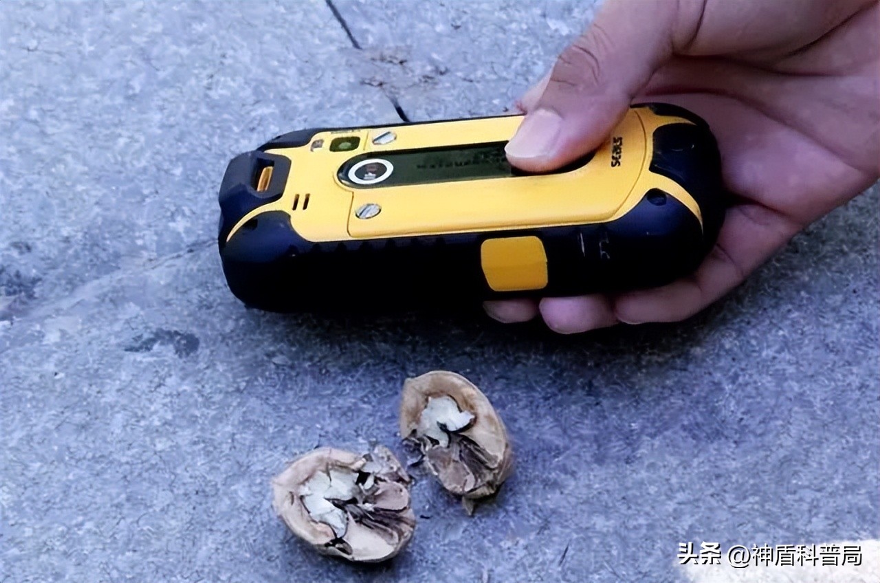 美国大叔网购老年机,美国大叔买安卓手机