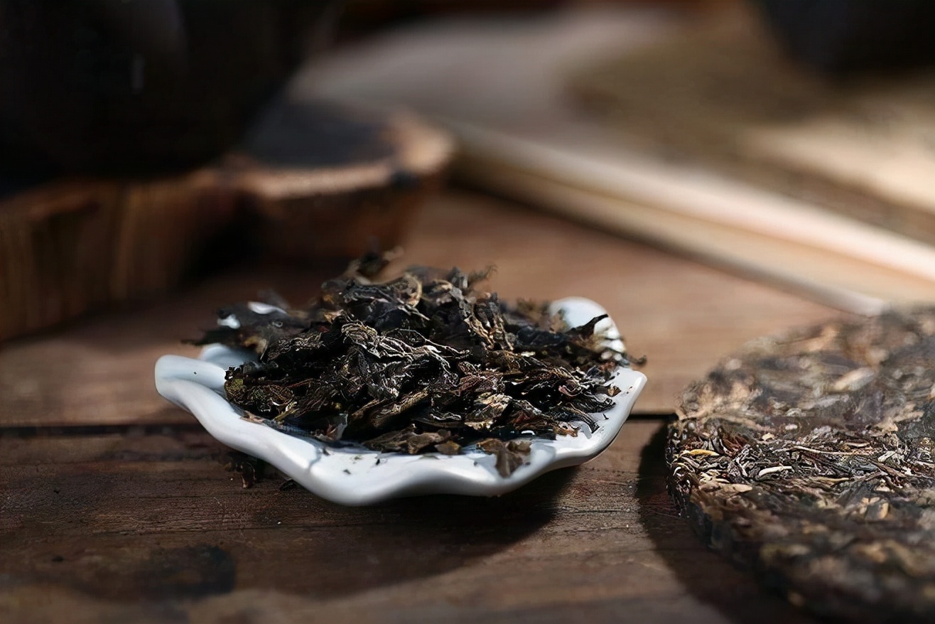 喝普洱茶等于自杀？一克普洱熟茶含五亿霉菌，普洱茶到底能不能喝