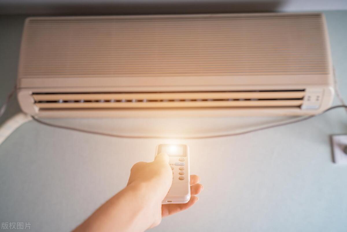 24小时上门维修电话海尔空调,海尔空调维修师傅在线咨询