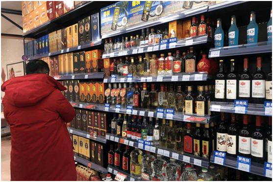 超市里不起眼的4款“廉价酒”,隐藏在超市货架上的4款廉价酒